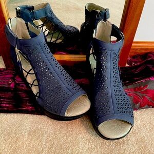 JBU by Jambu WEDGES!